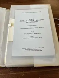 Sobierajski Zenon, Burszta Józef /red. nauk./ Atlas języka i kultury ludowej Wielkopolski. Tom IV.: Rolnictwo - hodowla. Część 2. Wykaz i komentarze do map 366-436. Część 1.: mapy 366-436 i 2 mapy pomocnicze. /Seria: Etnografia: t. V/